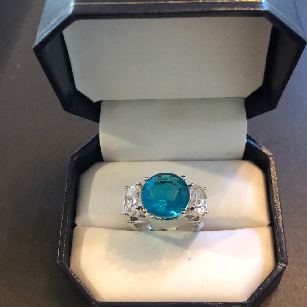 🦋 Three Stone Silver Ring- Size 6 🦋